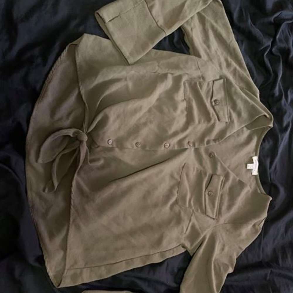 cute front tie shirt